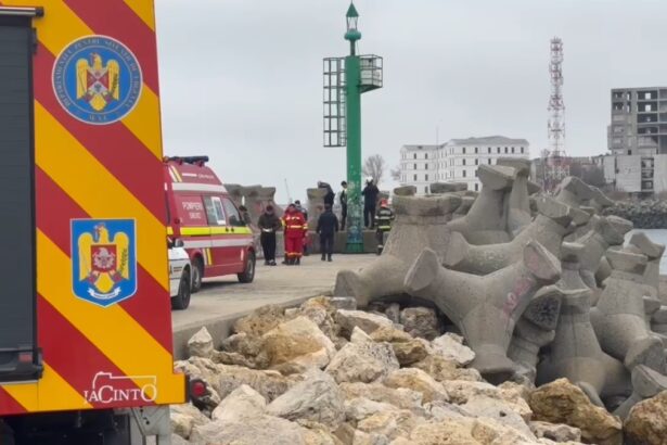 video un tanar a fost salvat dupa ce a intentionat sa se sinucida in zona portului tomis 67d8251693c1b