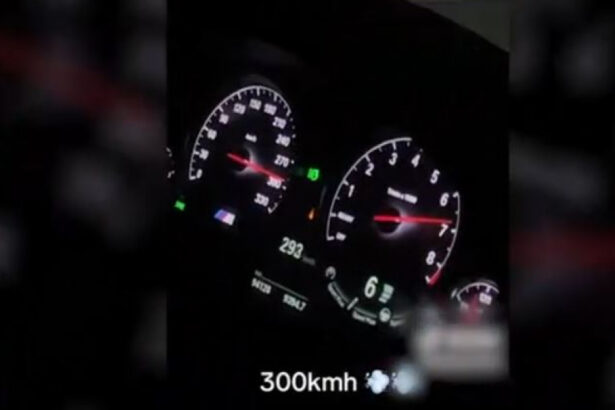 video un tanar de 20 de ani s a filmat in timp ce conducea cu 300 km h pe o autostrada in spania imaginile s au viralizat rapid 67d5c181251c5