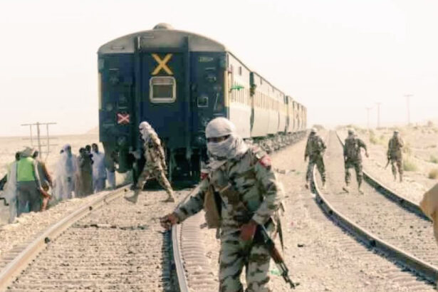 video un tren cu peste 400 de persoane a fost deturnat in pakistan de o grupare separatista zeci de teroristi au fost ucisi surse 67d1325e5387d