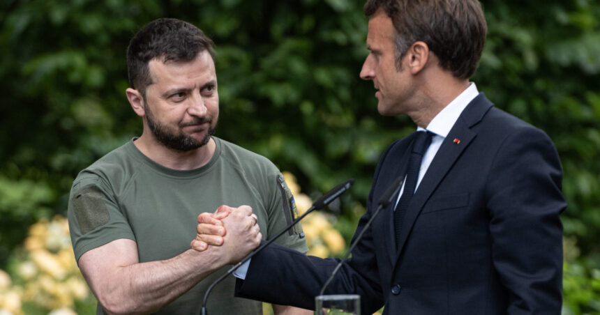 video zelenski intrerupt in timpul unui interviu de un apel de la macron ne sunam des presedintele ucrainean anunta o vizita in franta 67dc20da1c293