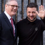 Zelenski, primit de Starmer în Downing Street. Premierul britanic l-a îmbrăţişat: „Suntem alături de Ucraina” 2 video zelenski primit de starmer in downing street premierul britanic l a imbratisat suntem alaturi de ucraina 67c3697caad2d