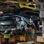 videofoto cum sunt fabricate bigster si duster cu peste 500 de roboti transformare spectaculoasa a uzinei dacia 67e482e39cb15