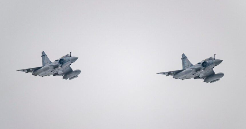 videofoto ucraina a folosit in premiera avioane franceze de vanatoare mirage 2000 pentru a dobori rachete rusesti 67cad54e3fee8