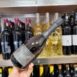 vinul zilei un spumant obtinut din struguri passerina originar din regiunea marche cu note olfactive de flori de soc coaja de citrice si senzatii minerale continuate pe palat de arome de grapefru 67d285266738c