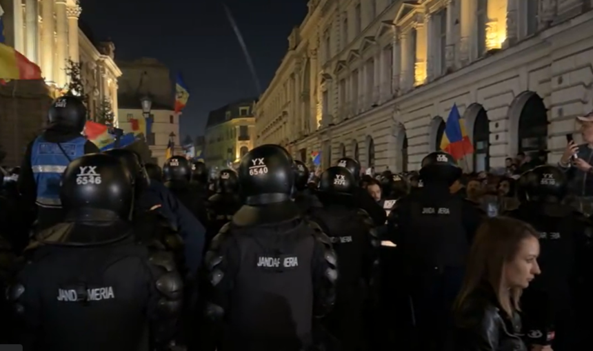 violente la sediul bec jandarm lovit cu o caramida de sustinatorii lui calin georgescu oamenii legii au folosit gaze lacrimogene 67cdfd24a9278