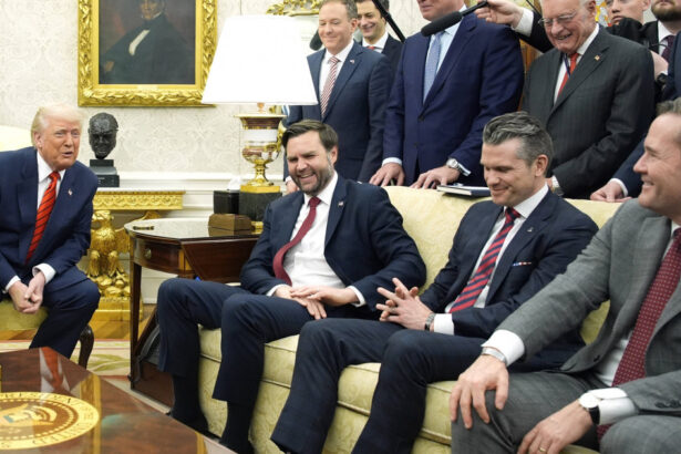 waltz e un idiot consilierul lui trump e pe faras dupa scandalul publicarii planurilor militare ale sua pe un grup de chat 67e2647a25fb4