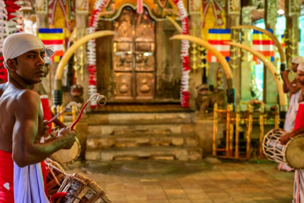 alerta la templul dintelui din sri lanka o fotografie interzisa cu o relicva sacra a lui buddha a devenit virala pe retelele sociale 68056c220bf10