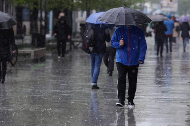 alerta meteo vreme rea in vinerea mare vijelii si ploi puternice anm a emis trei coduri galbene de vant prognoza pentru bucuresti 6800b6c6e4d48