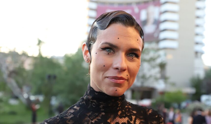 ana ularu cu lenjeria intima la vedere la gala premiilor gopo 2025 actrita a purtat o tinuta indrazneata 6811f5762399e