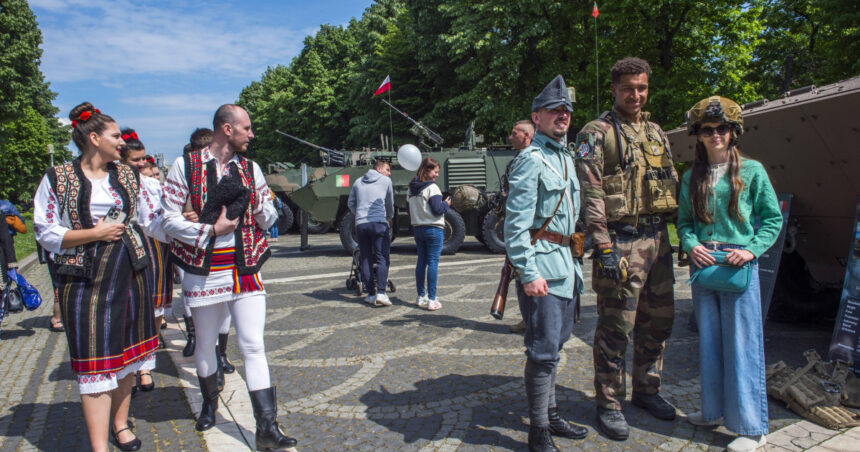 aproape 90 dintre romani cred ca romania trebuie sa ramana in ue si nato sondaj inscop 67f7a29799fe0