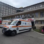 barbat grav ranit intr un accident la intersectia strazilor burada cu cibinului doua masini au fost implicate 67ef7f6cc13d2