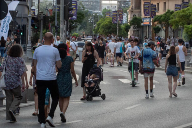 calea victoriei redevine pietonala in weekenduri cand incepe proiectul strazi deschise in bucuresti 67efeafee2d79