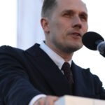 candidatul extremei drepte la alegerile prezidentiale din polonia mizeaza pe tiktok precum calin georgescu in romania 68113c2c40211