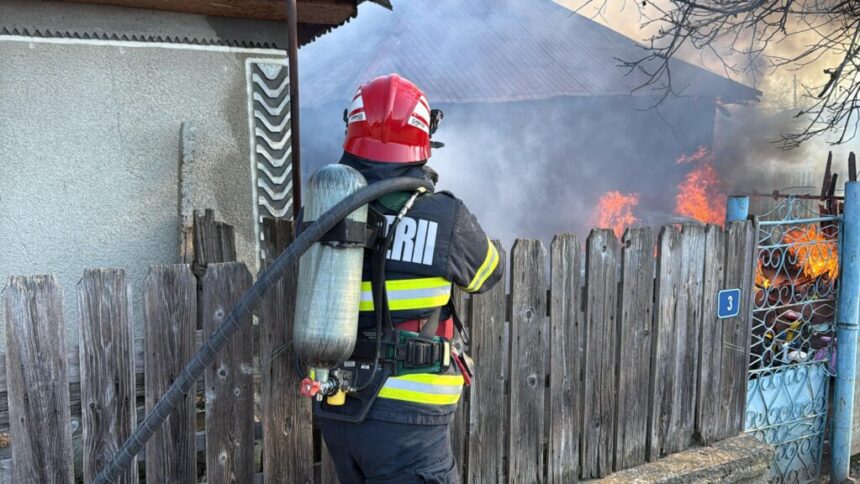 casa din murfatlar cuprinsa de flacari interventie de amploare a pompierilor 68037dffc26cc