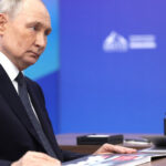 cat de mult e influentat putin de cei din jur declaratiile sale ridica indoieli cu privire la independenta sa in luarea deciziilor 67eb7090de52a