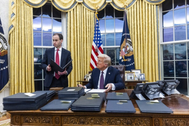 cele 10 momente cheie din primele 100 de zile de mandat prezidential al lui donald trump 680871a036593