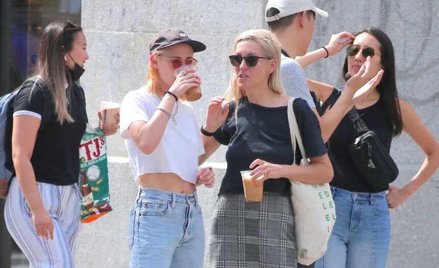 celebra actrita din twilight s a casatorit cu o femeie chiar in ziua de paste s au cunoscut in 2013 si sunt impreuna de sase ani 68078c11c7d22