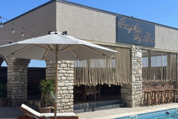 complex turistic cu piscina de vanzare in costinesti proprietarii cer 165 milioane de euro 680da7825c71c