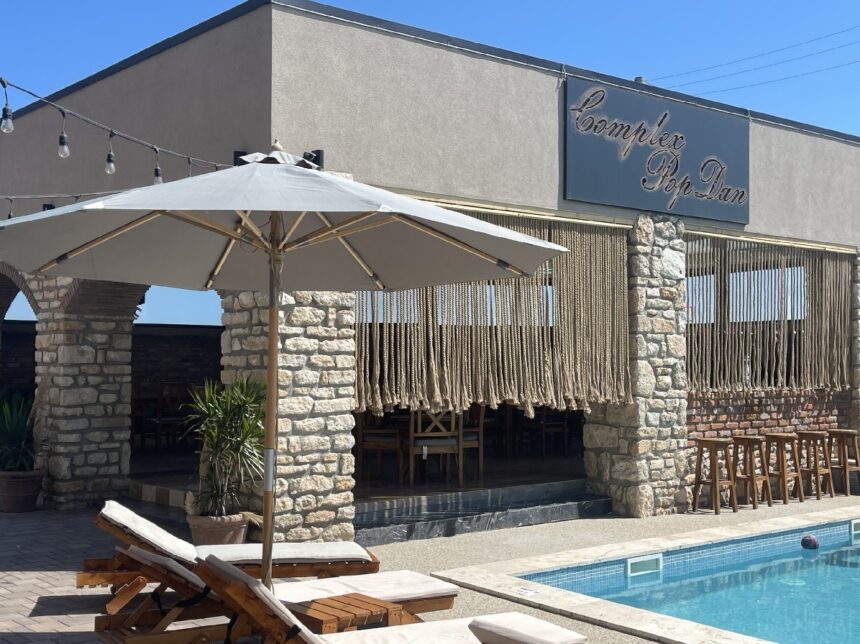 Complex turistic cu piscină de vânzare în Costinești pentru 1,65 milioane de euro. 1 complex turistic cu piscina de vanzare in costinesti proprietarii cer 165 milioane de euro 680da7825c71c