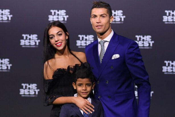 cristiano ronaldo sta pe un munte de bani 850 de milioane de euro 67fa14136790e