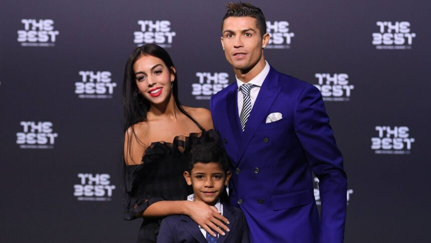cristiano ronaldo sta pe un munte de bani 850 de milioane de euro 67fa14136790e