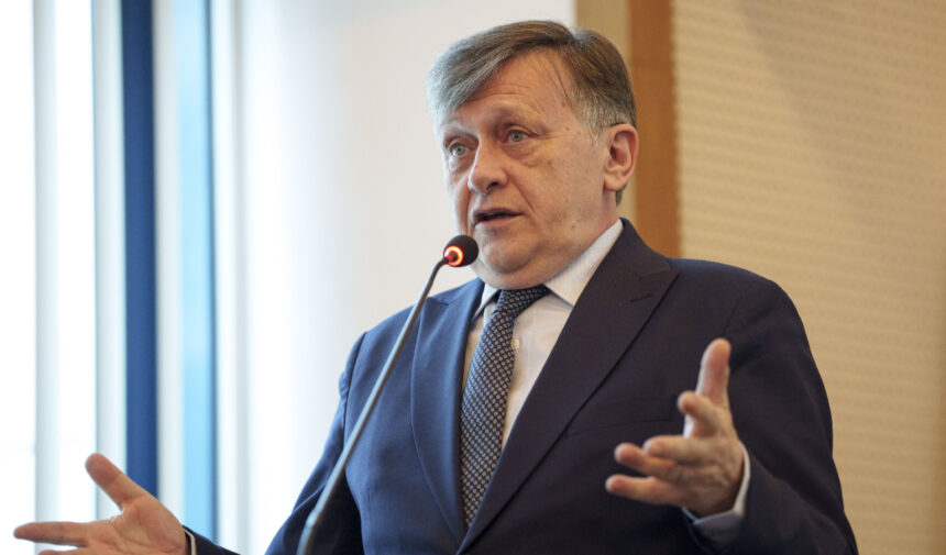 cum a fost pozat crin antonescu alaturi de irina fata lui tanara in varsta de 24 de ani a avut si un mesaj pentru tatal ei 67fe162f22c4e