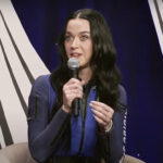 de ce katy perry nu a cantat una dintre melodiile sale in spatiu este despre noi imagini cu cantareata care a simtit gravitatia in capsula spatiala 67fe23dfda72a
