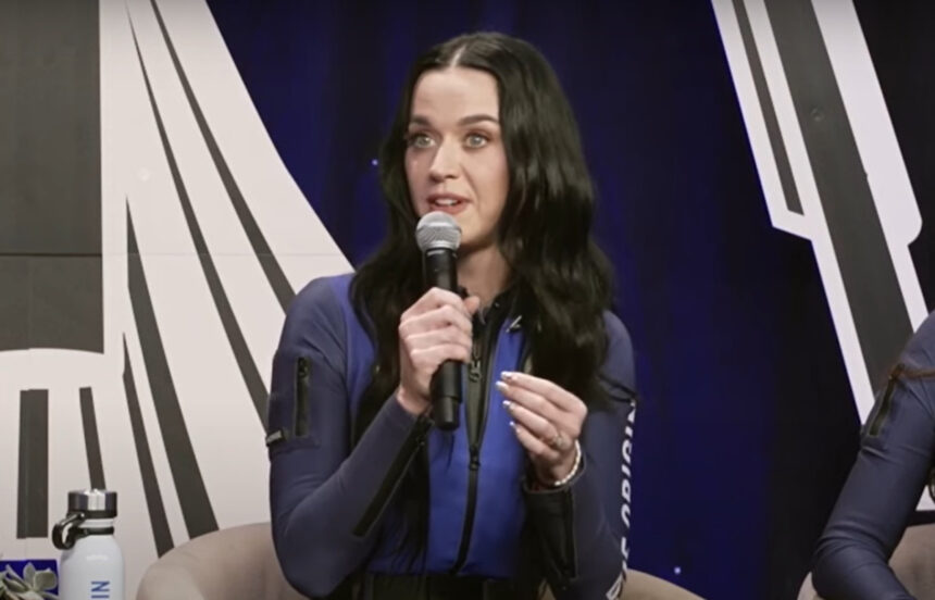 de ce katy perry nu a cantat una dintre melodiile sale in spatiu este despre noi imagini cu cantareata care a simtit gravitatia in capsula spatiala 67fe23dfda72a