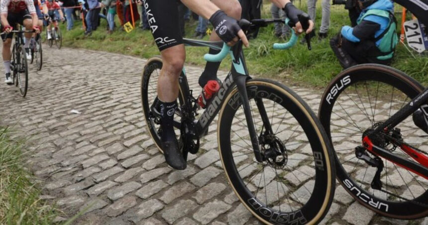 doi ciclisti au murit dupa ce li s a facut rau in timp ce participau la turul flandrei pentru amatori 67f2267bdfe92