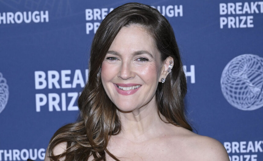 drew barrymore dezvaluie secretul imbatranirii frumoase dupa ce si a facut prima operatie estetica la 17 ani vad ca am gat de curcan 680de7cc87c60