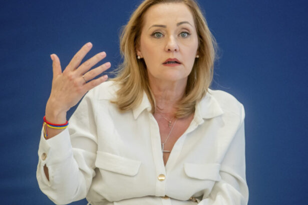 elena lasconi niciodata nu voi nominaliza un premier din partea psd e important sa scapam de ciolacu pentru ca ne ia de prosti 67eb8bd65b219