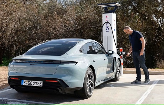 falimentul northvolt a lasat porsche fara baterii lansarile mai multor modele electrice au fost amanate 67f024689d047