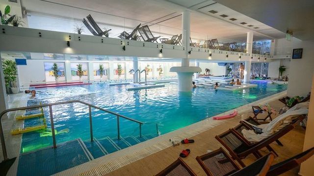familia de antreprenori carmen si calin lemnaru atrage 4 oferte pentru un hotel in centrul istoric al orasului targu jiu 680f03892a045