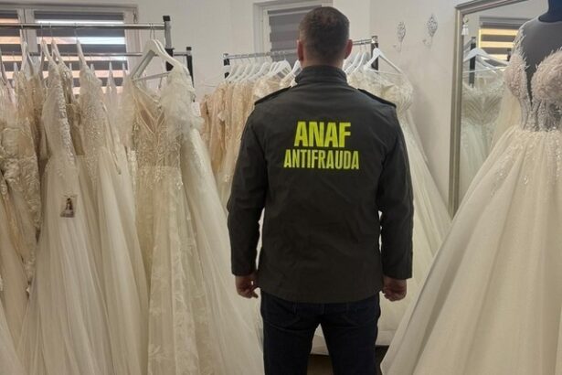 foto anaf deschide sezonul nuntilor dupa ce a confiscat 300 rochii de mireasa acum le vinde 680ab00f271fe