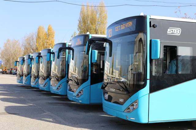 foto anunt stb afisajul electronic din masini a cazut partial cartoane scrise cu pixul si puse in parbriz 67f78847285fc