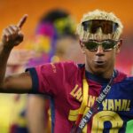 foto lamine yamal show cu jurnalistii dupa el clasico si a pus pe cap doua perechi de ochelari de soare si a intepat o pe real madrid 680dd001f1185