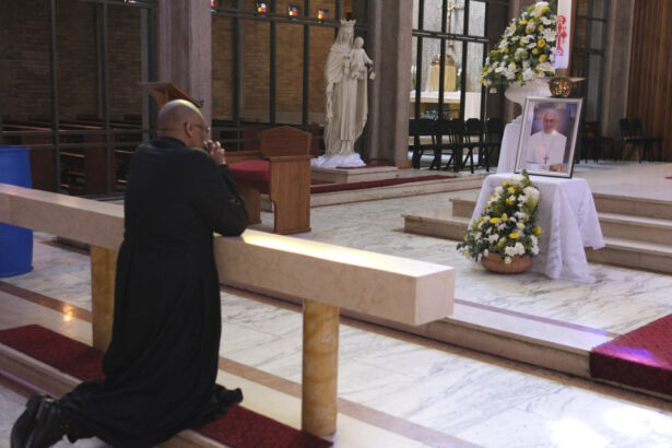 foto papa francisc omagiat in cea mai oropsita regiune a lumii suveranul pontif a fost vocea celor fara voce si un simbol al pacii 68068c95700cc