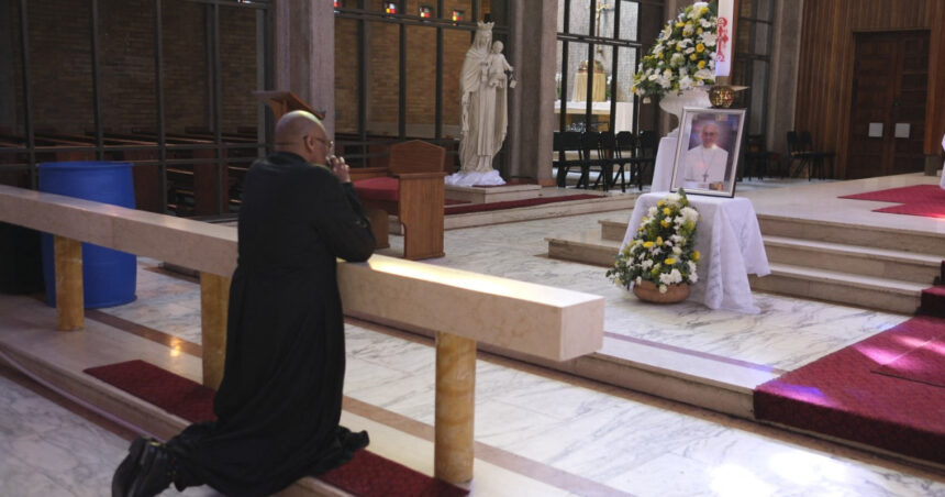 foto papa francisc omagiat in cea mai oropsita regiune a lumii suveranul pontif a fost vocea celor fara voce si un simbol al pacii 68068c95700cc