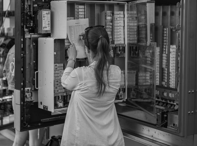 foto piedone obliga magazinele sa puna placheta anunt pentru cine cumpara tutun arata si buletinul 67ee892b9b659