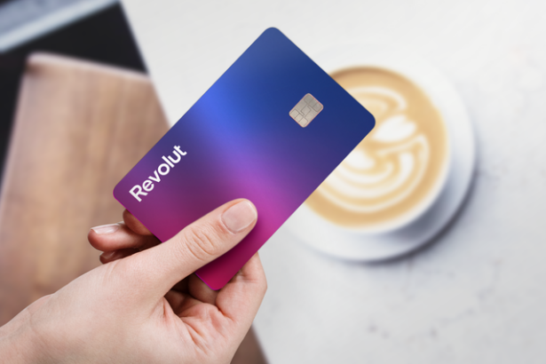 foto revolut isi lanseaza primul atm 67ed02cbe45f2