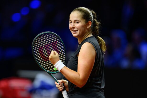 foto si video dupa ce a nasit o din nou pe swiatek ostapenko a dezmembrat o pe sabalenka in finala de la stuttgart 680645f841007