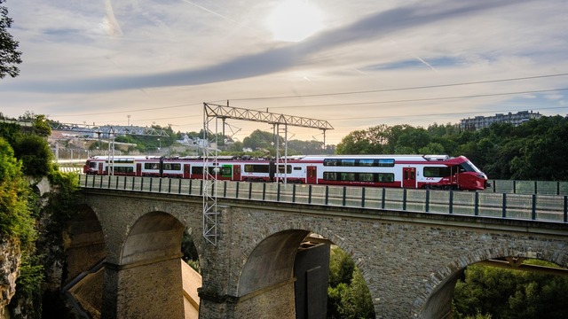 foto trenuri vechi de peste 30 ani din luxemburg aduse in romania 67f6d8289068b