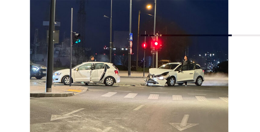 foto video accident rutier in zona far doua autoturisme s au ciocnit 680a89903d4a4