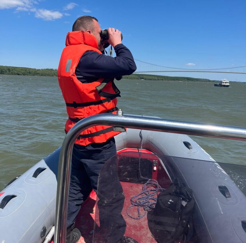 foto video alerta pe dunare un tanar din tulcea a disparut dupa ce barca in care se afla s a rasturnat langa smardan 680dfbf39e933
