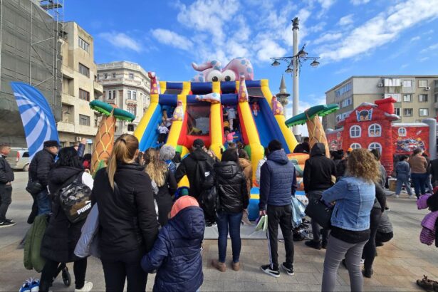 foto video copiii au devenit mici salvatori la in cadrul evenimentului iepurasul pompier organizat de isu dobrogea in piata ovidiu 67fbc9d58a18f