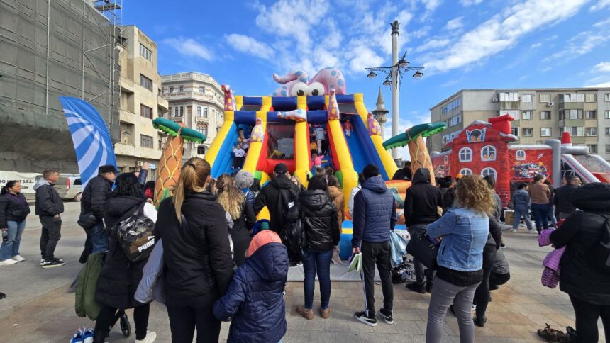 foto video copiii au devenit mici salvatori la in cadrul evenimentului iepurasul pompier organizat de isu dobrogea in piata ovidiu 67fbc9d58a18f