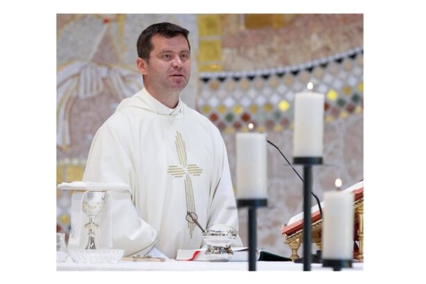 francisc dobos parohul bisericii catolice sacre coeur in alegerea papei sa predomine slujirea nu interesele omenesti 68065cb290df8