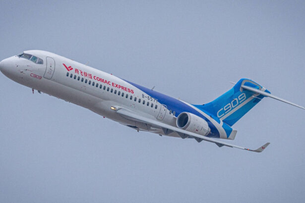 galerie foto avioane chinezesti comac au inceput serviciul comercial in vietnam producatorul isi propune sa concureze boeing si airbus 6804b1cff3f15