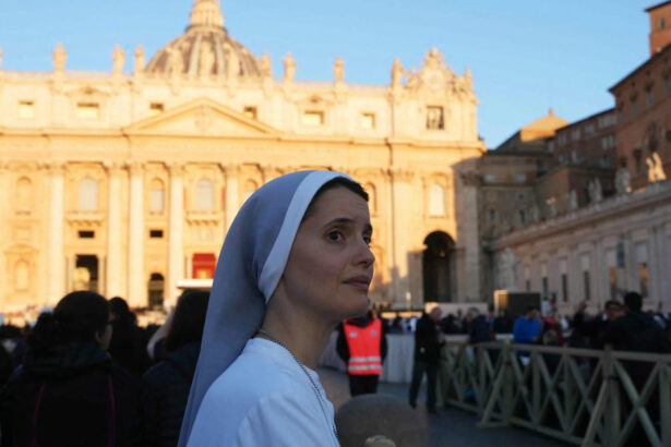 galerie foto cum a aratat piata sfantul petru in dimineata inmormantarii papei o lumina aurie a acoperit vaticanul de la primele ore 680c9e4f34dd0