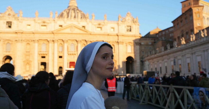 galerie foto cum a aratat piata sfantul petru in dimineata inmormantarii papei o lumina aurie a acoperit vaticanul de la primele ore 680c9e4f34dd0